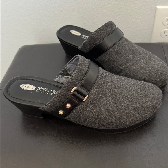 Dr. Scholl's Black & Gray Memory Foam Clogs. - Picture 2 of 7